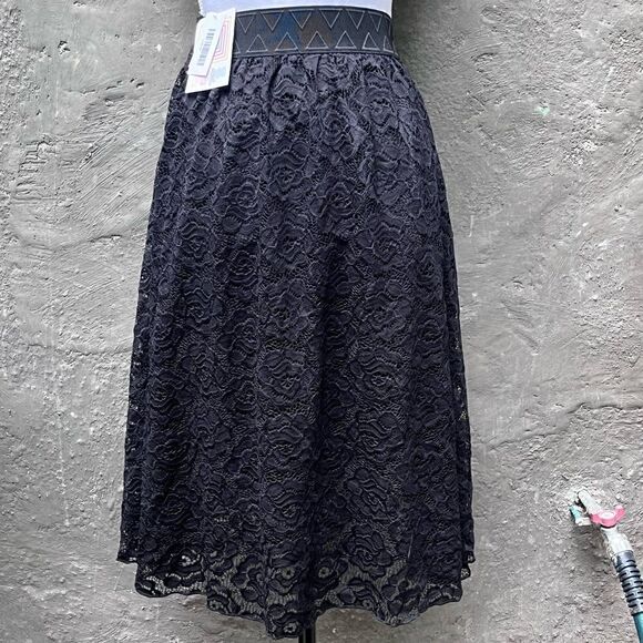 LULAROE LOLA BLACK FLOUNCY LACE MIDI SKIRT NEW WITH TAG XS - Picture 6 of 6